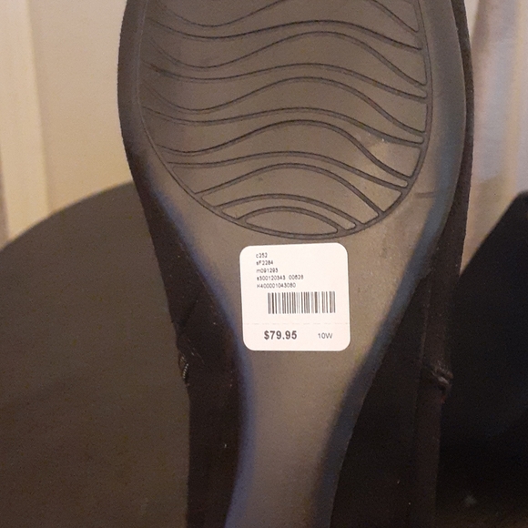 Good Soles Black Faux Suede Booties - Picture 3 of 4